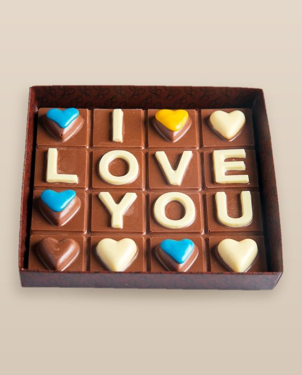 לוח LOVE משוקולד עם אותיות שוקולד לבן - שוקולד בעבודת יד, צ'וקולטה ירושלים